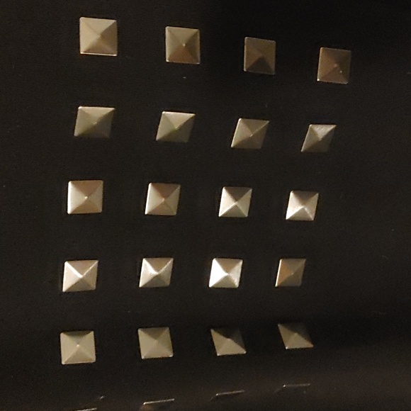 Torrid Black Capri Leggings with Studded Accents Womens size 4 *repair, see pics - Picture 3 of 6